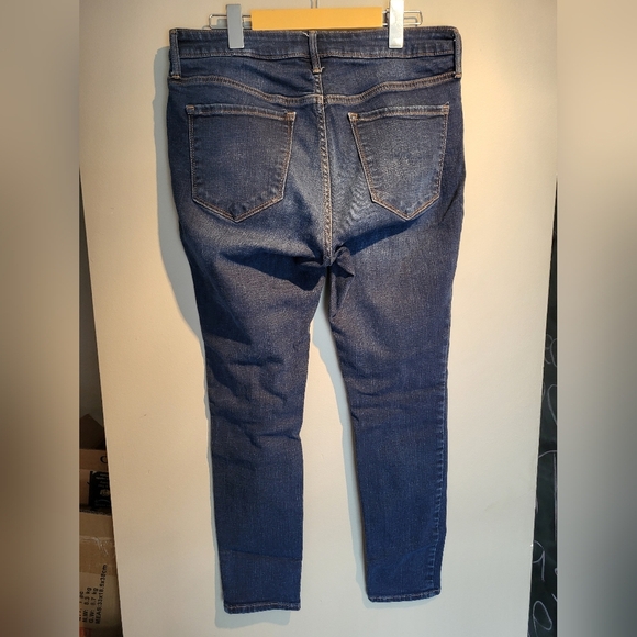 Old Navy Women Blue Jeans, Size 12 Short  (32x26) - Picture 2 of 6
